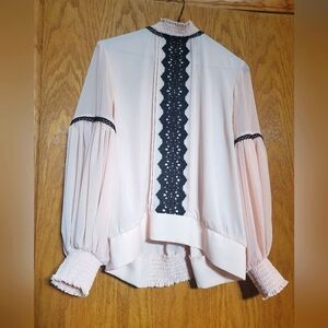 New York And Compant Elegant Pink Blouse with Black Lace Detail. EUC